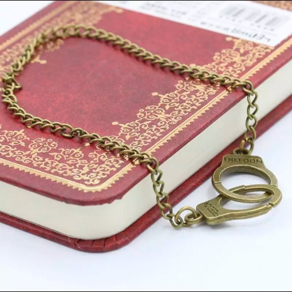 🆕 Freedom Handcuff Steam Punk Necklace - Picture 3 of 12